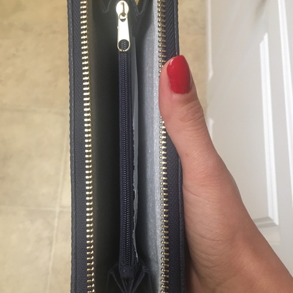 Tommy Hilfiger wallet - Picture 2 of 3